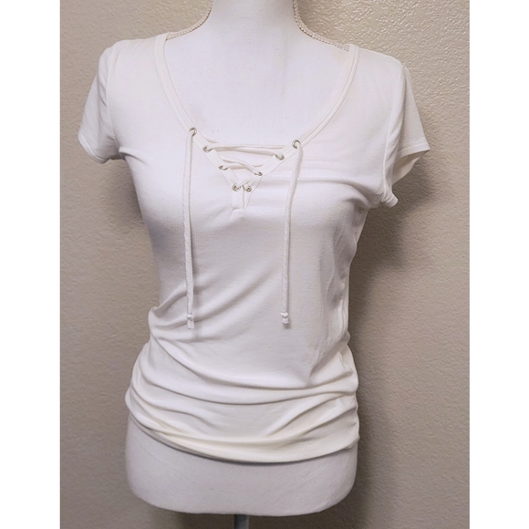 Ambiance Tops - 🤍 F21 stretch tee